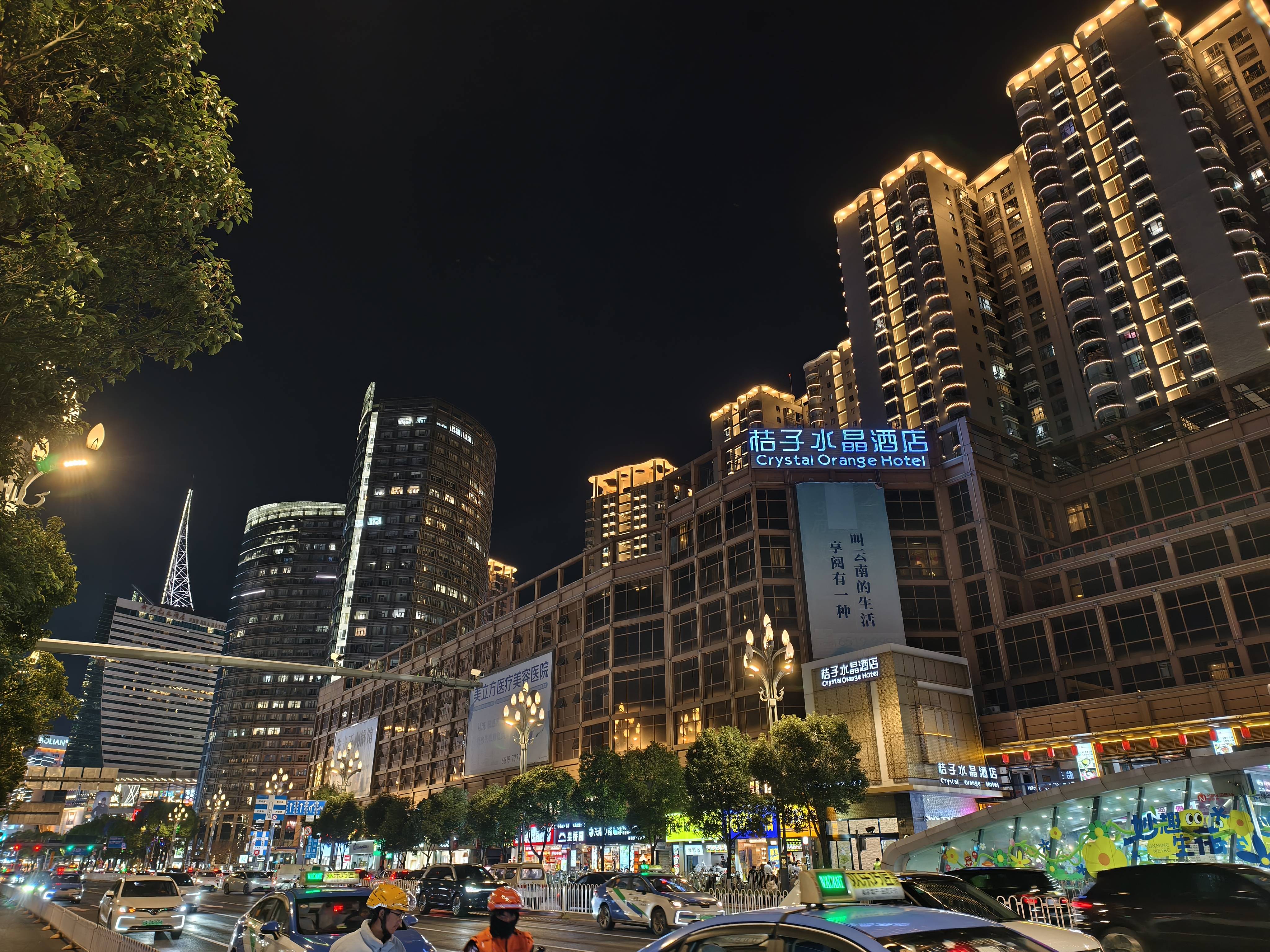 烟火漫南屏!昆明地标步行街藏着春城最浓的繁华与美味