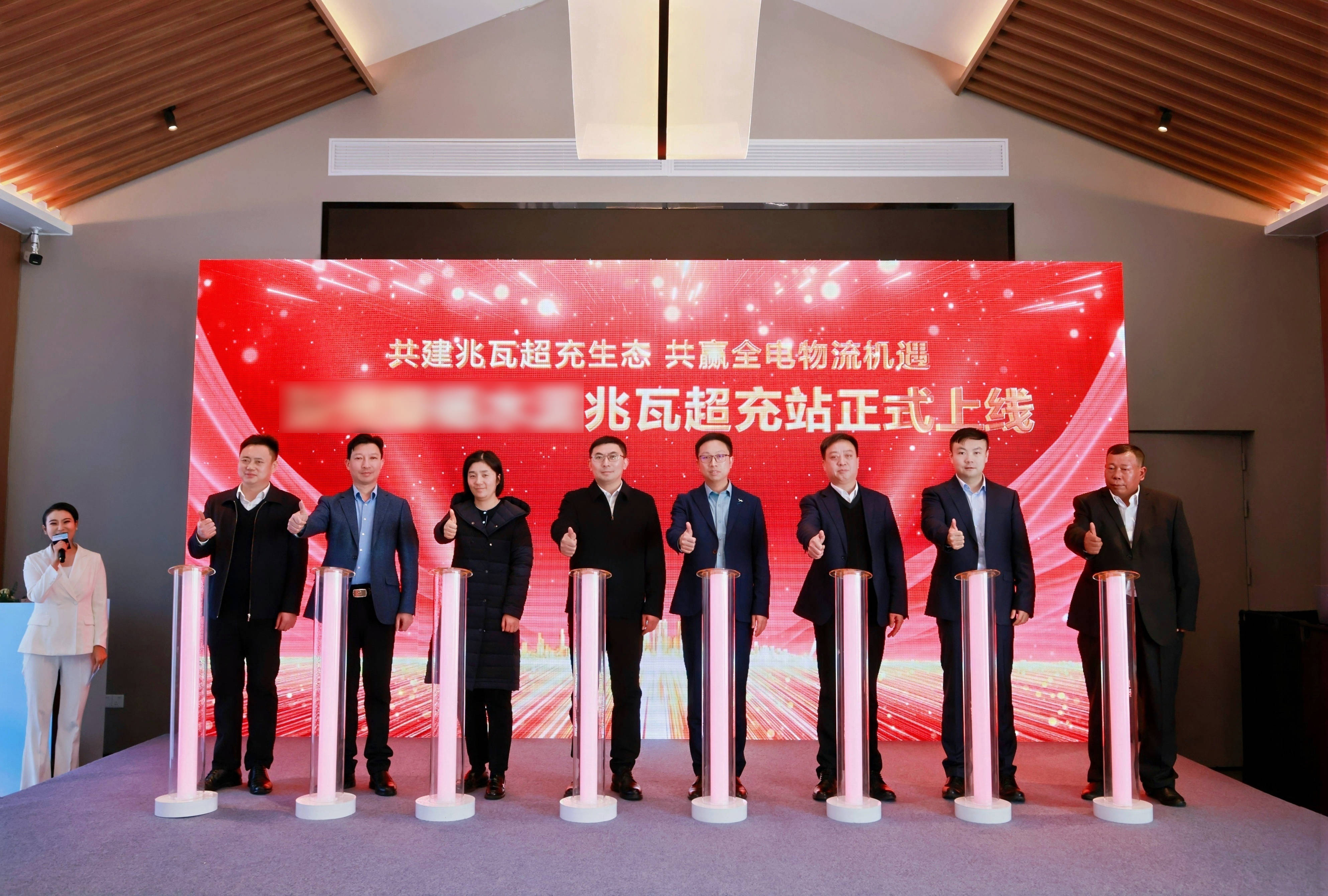 30臺(tái)兆瓦超充重卡交付！東風(fēng)&華為共建兆瓦超充生態(tài) 共贏全電物流機(jī)遇