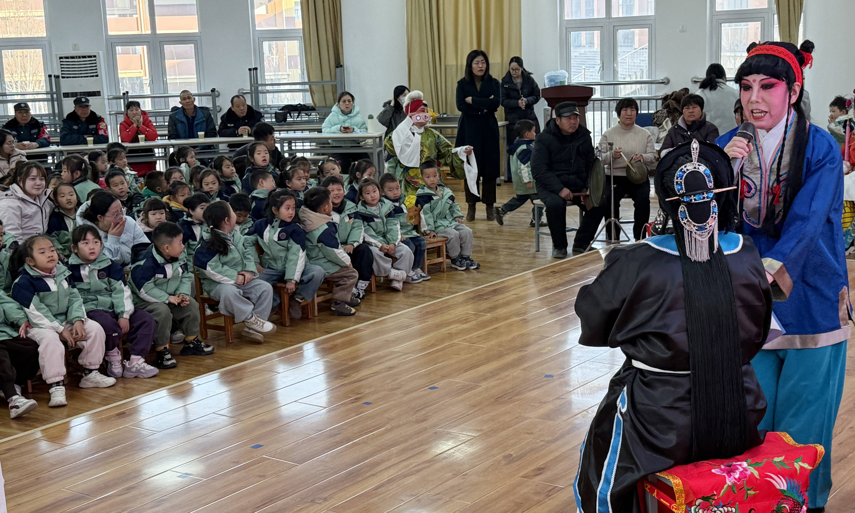 大荔县洛滨幼儿园此次非遗戏剧进校园活动,让孩子们近距离领略了传统