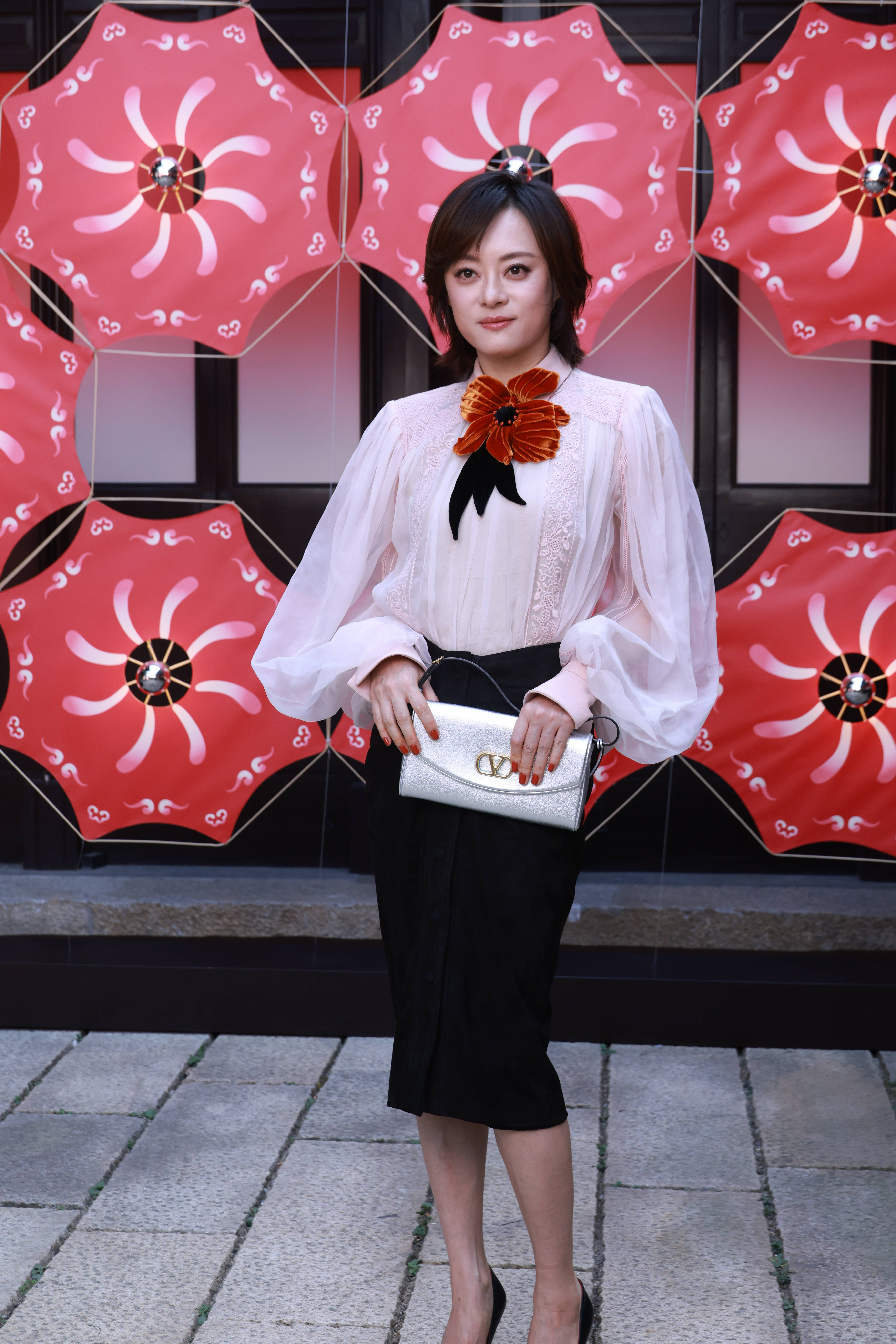 杨紫孙俪宋祖儿优雅时髦 窦骁何超莲合体亮相_徐朵_徐帆_女儿