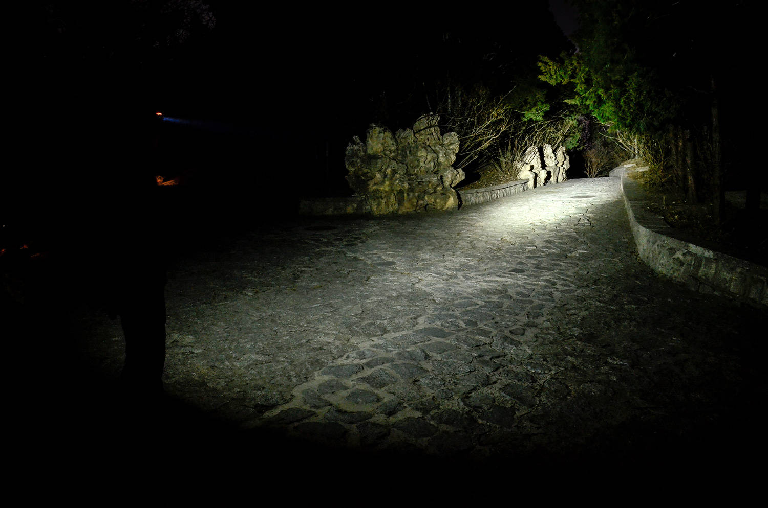 消解夜色里的不安与不便,重新定义实用照明:纳丽德 eStar头灯