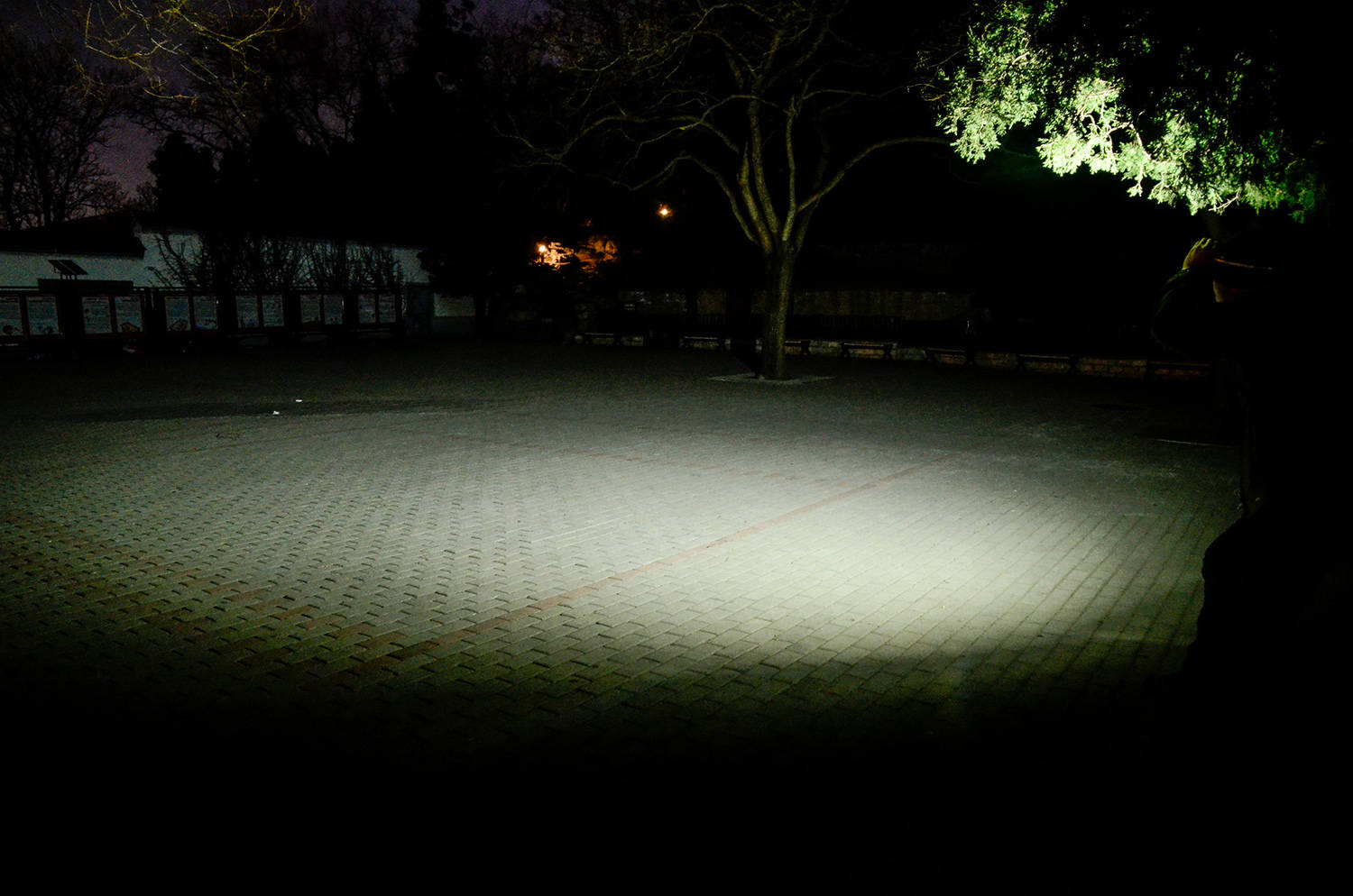 消解夜色里的不安与不便,重新定义实用照明:纳丽德 eStar头灯