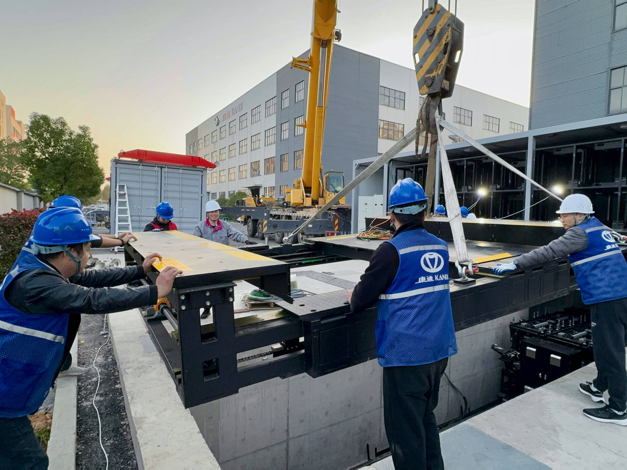 《康迪科技战略合作宁德时代旗下时代骐骥 共推重卡换电规模化发展》