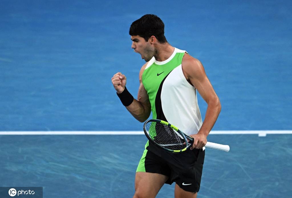 阿尔卡拉斯3-1胜德约 首夺澳网冠军成就生涯全满贯