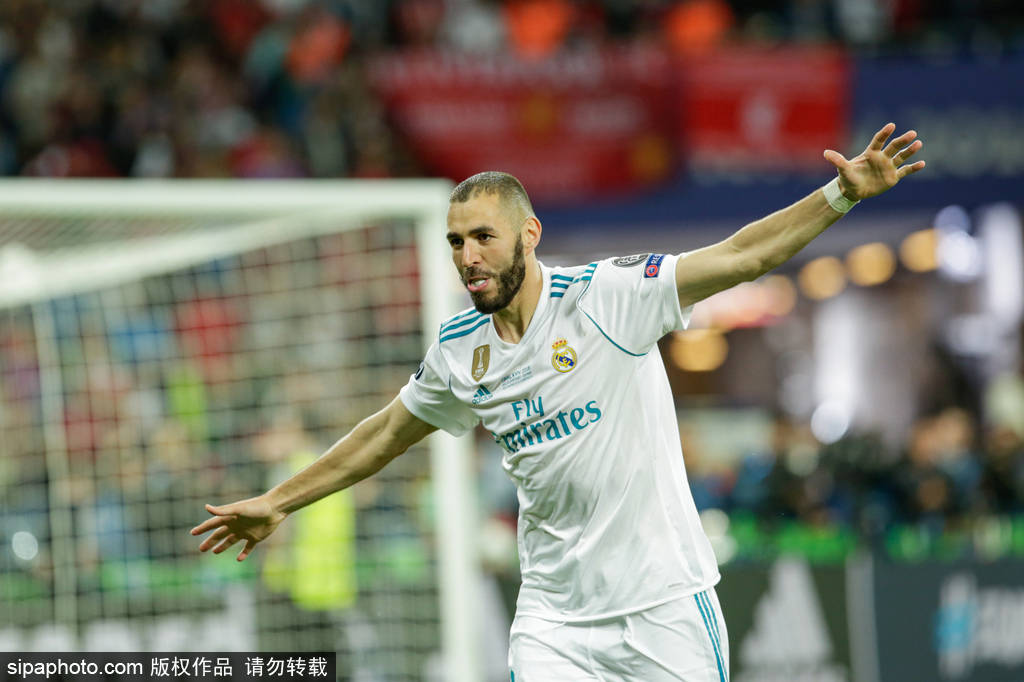 官方：利雅得新月宣布签下本泽马 签约一年半身披90号