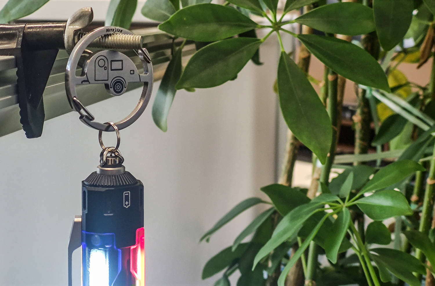 把户外生活挂在背包上：奈爱露营车钥匙扣