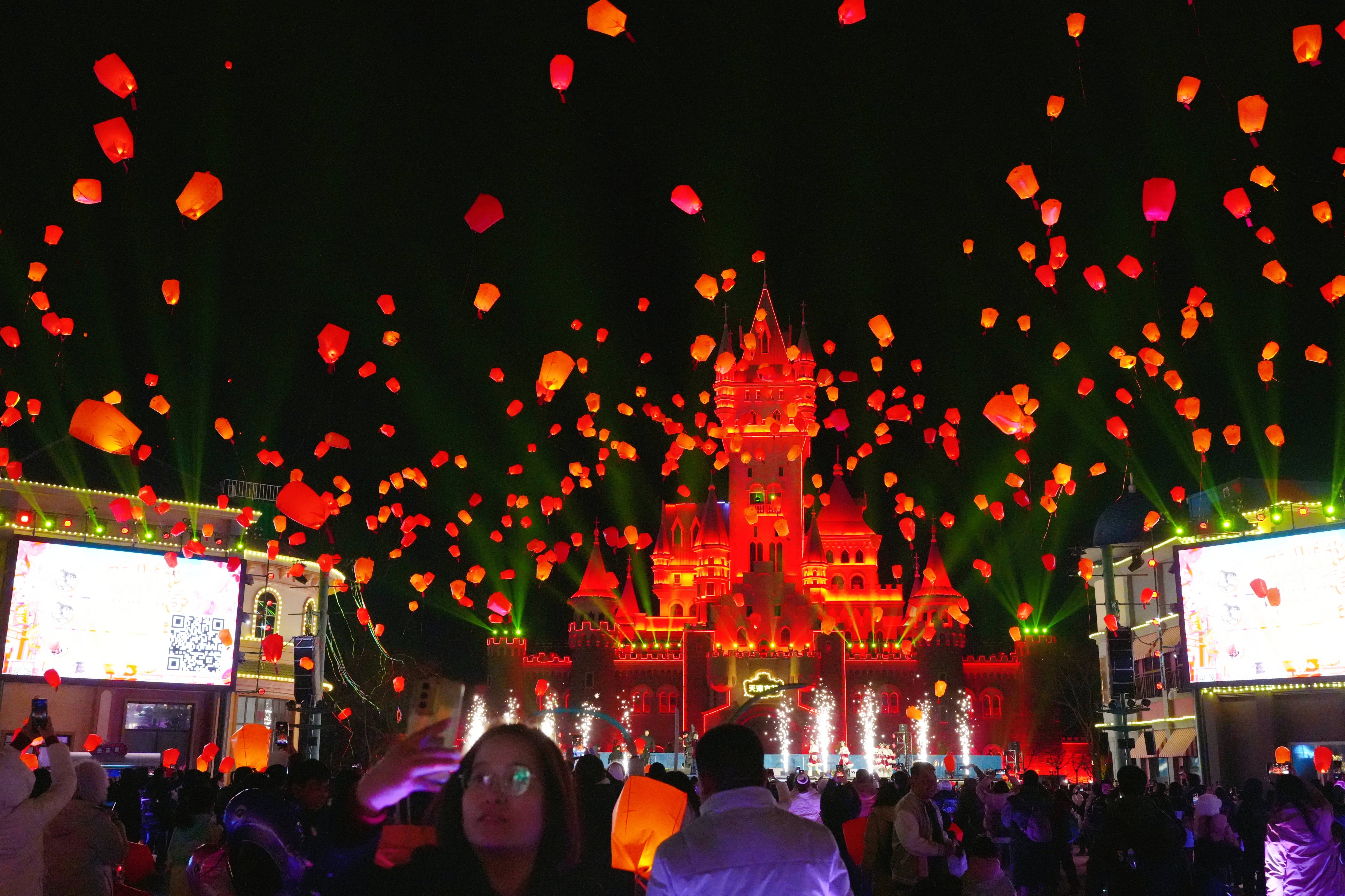 《哏儿都年味拉满!天津方特打造沉浸式新春文旅盛宴》