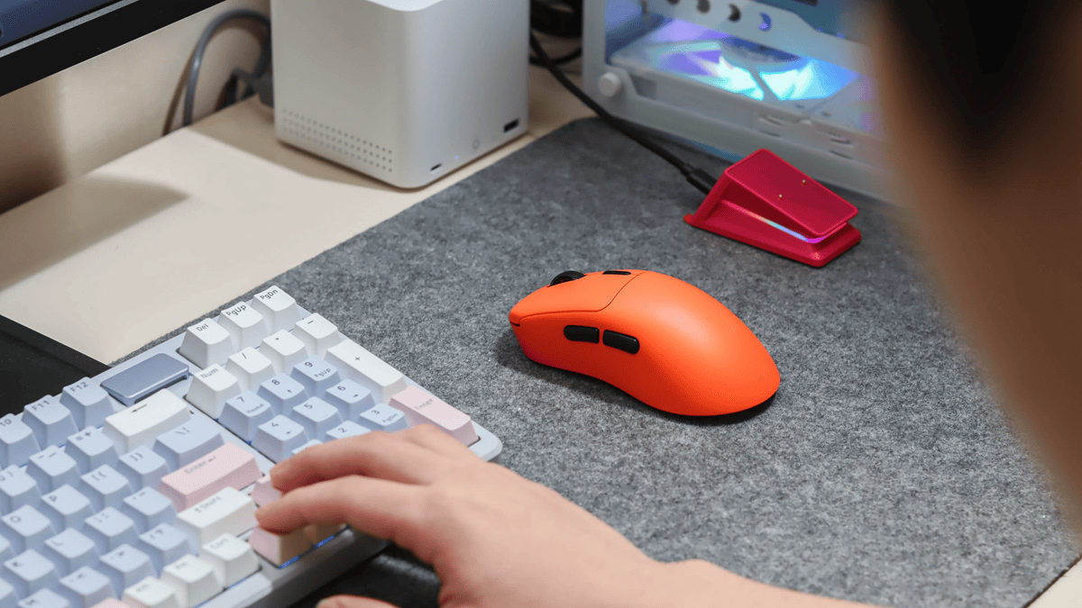 通宵开黑不掉电！VT3二代焰影橙双8K版+触点充续航实测