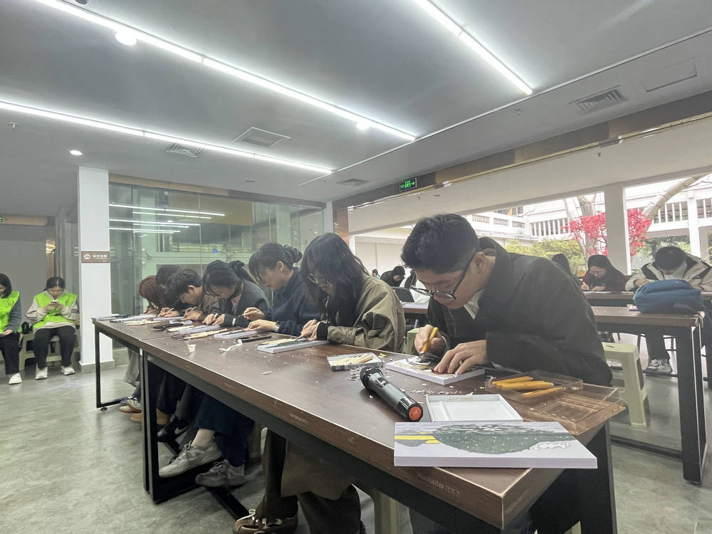 24 艺术导览+公教活动.jpg