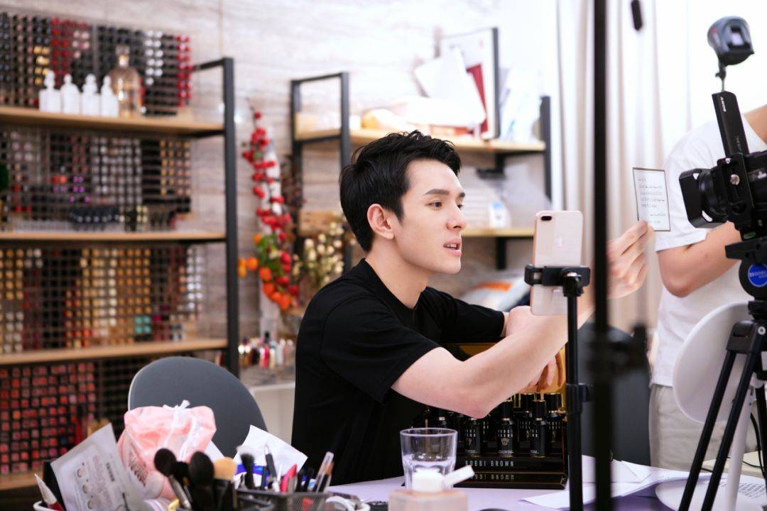 达播落幕?直播可能不再需要「超级主播」-锋巢网