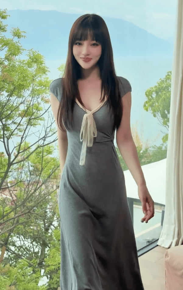 李小璐去云南大理旅游！打扮靓丽娇俏少女感十足