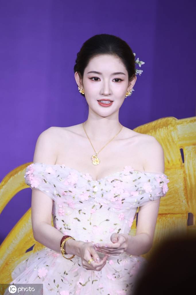王玉雯出席莱绅通灵活动