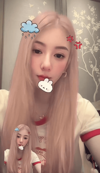 38岁方媛染粉发俏皮自拍 表情灵动好似女团成员