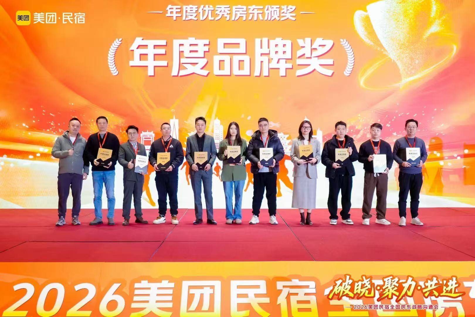 贵阳路边音乐会爆火!橙遇美宿(旅居)托管赋能闲置房产掘金避暑红利! 文章配图-1