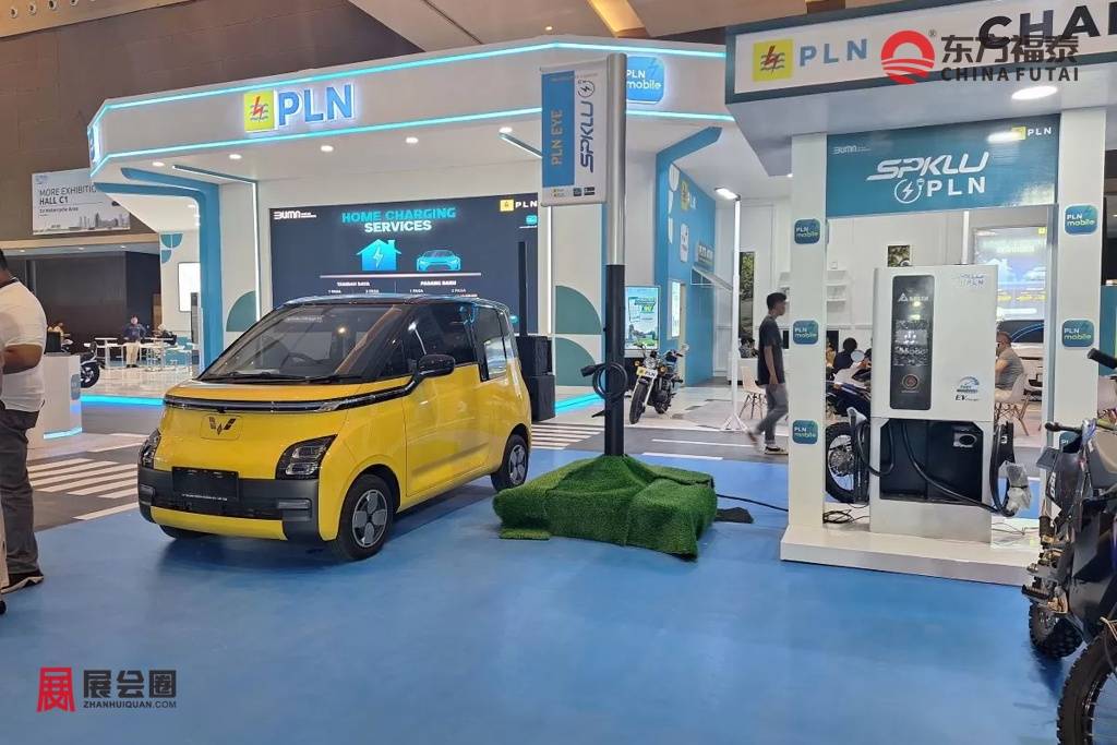 booth-PLN-2081989512.jpg