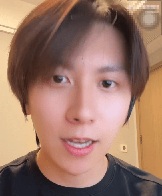 侯卓成直播透露和杨汝晴没有分手 原定8月22日的订婚推迟了