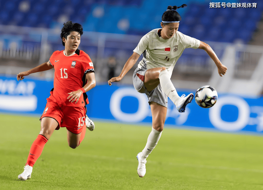 中国女足与韩国队在亚运铜牌战中再次对决，16年前曾0比2惜败，现再度争夺奖牌。