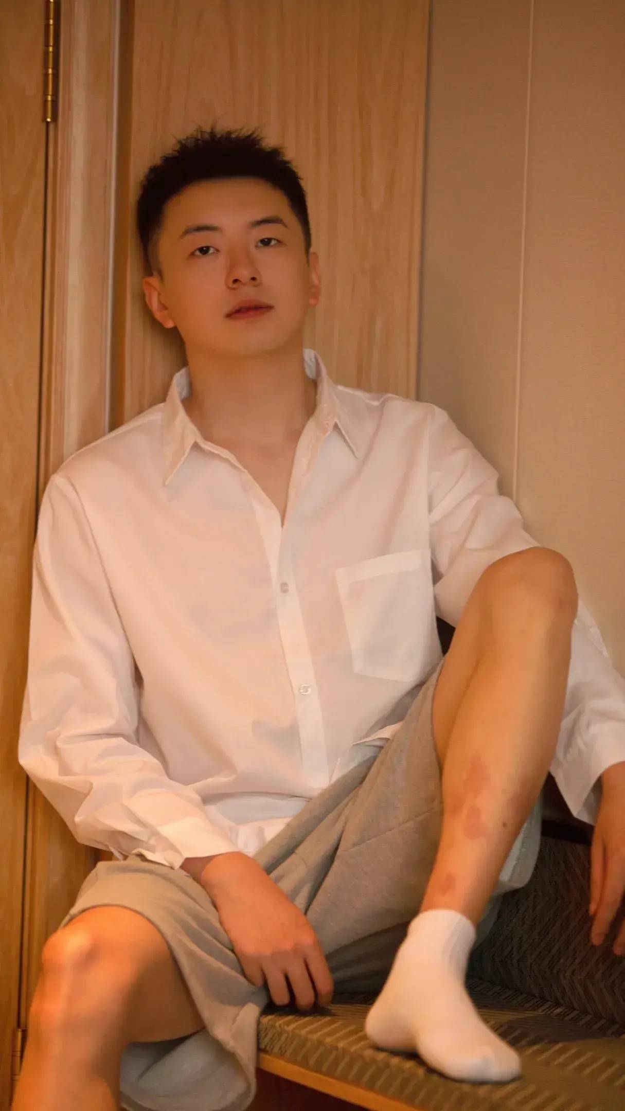 跟着颜值爆表的男神赵文博,感受活力四射的青春魅力!