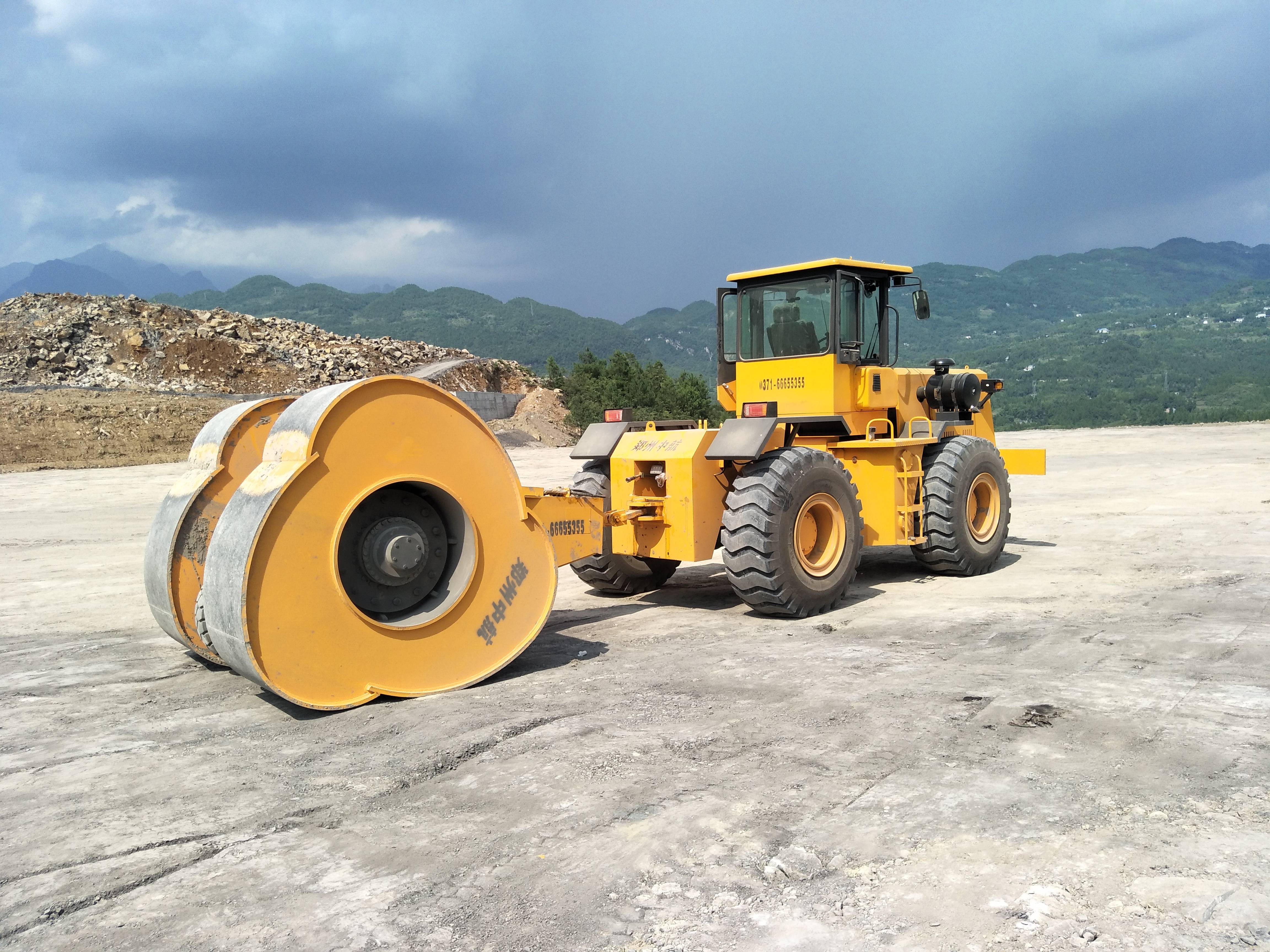 冲击碾压路机的工作原理是什么?