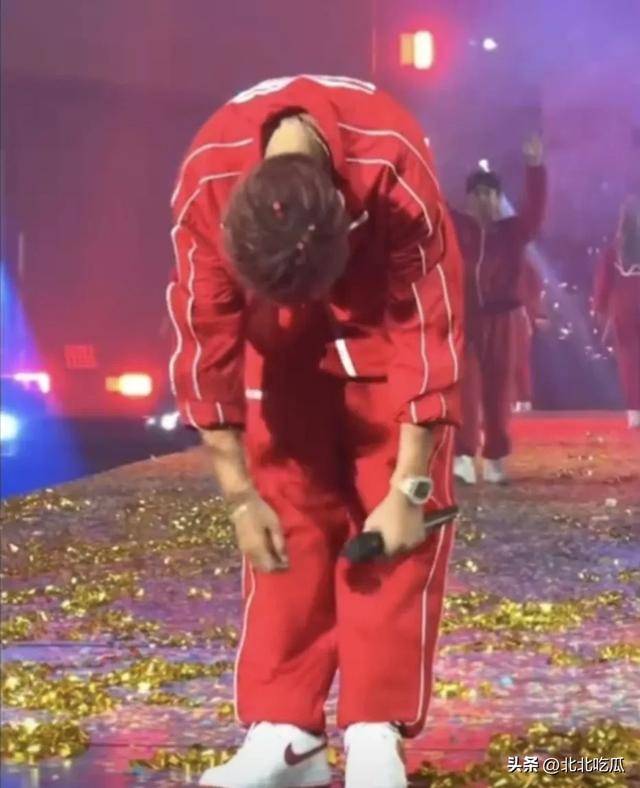 罗志祥跨年演唱会爆满！大跳《科目三》，遭女粉狂吻、多人拥抱！