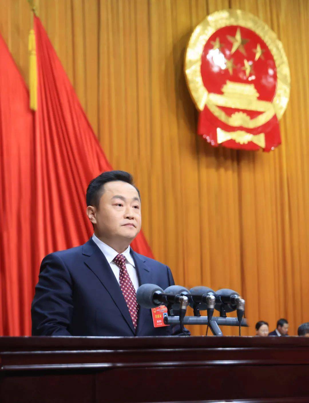 大连市人民政府市长陈绍旺代表市政府向大会作政府工作报告2023年是