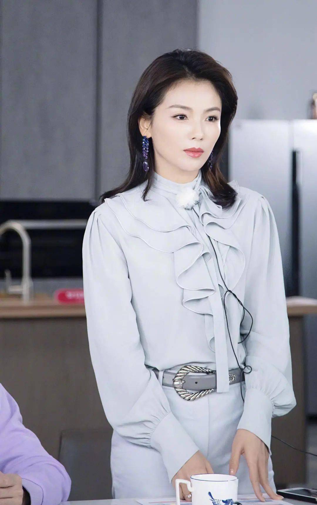 刘涛晒开车照引热议!笑容甜美似成熟蜜桃,保养得当越来越美