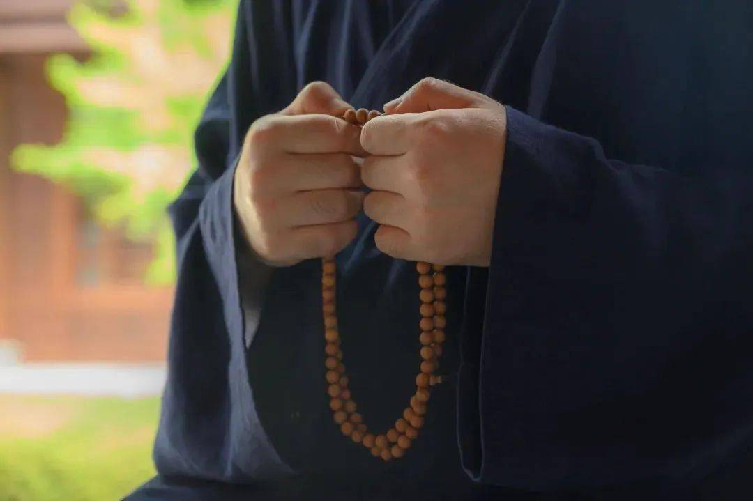 点击聆听,随法师同诵祈愿佛力加持,施我安乐,身心无碍!