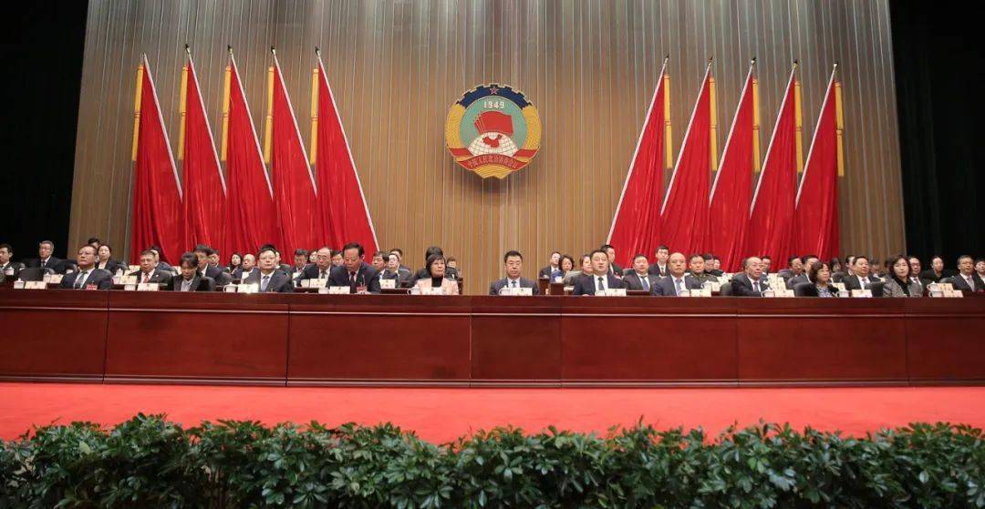 政协营口市第十四届委员会第三次会议开幕 李强姚华明出席 李红莉作