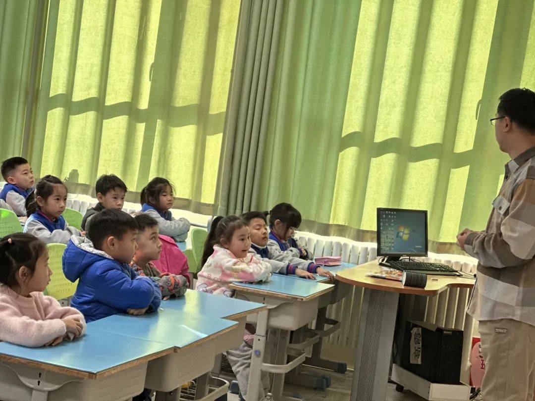 【学部活动】家长进课堂——济南育秀中学小学部一学部雏鹰活动