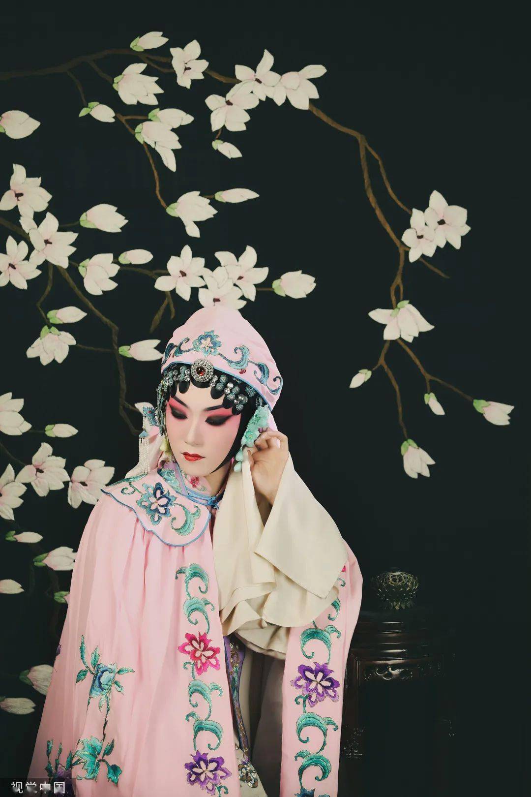 戏曲服装要为戏曲表演服务,您认为呢?_服饰_角色_特技