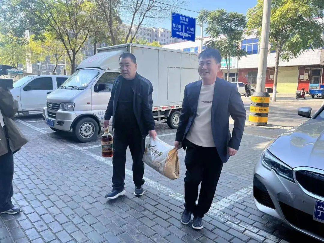 【代表委员风采】马元&田红霞_教育_工作_群众
