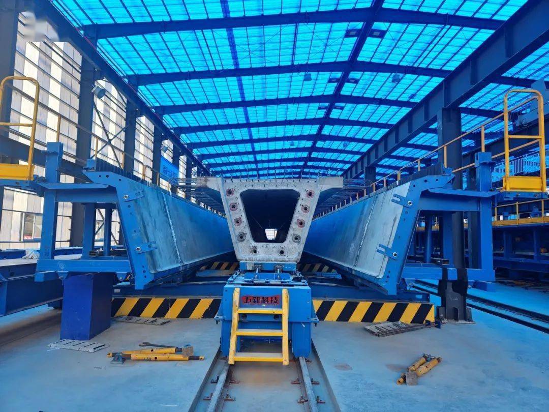 固定液压模板及附着式振捣器模板控制系统02混凝土浇筑系统鱼雷罐环形