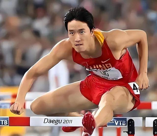 40岁刘翔身价10亿,退役7年"吃喝玩乐"躺平,二婚六年无儿无女_比赛