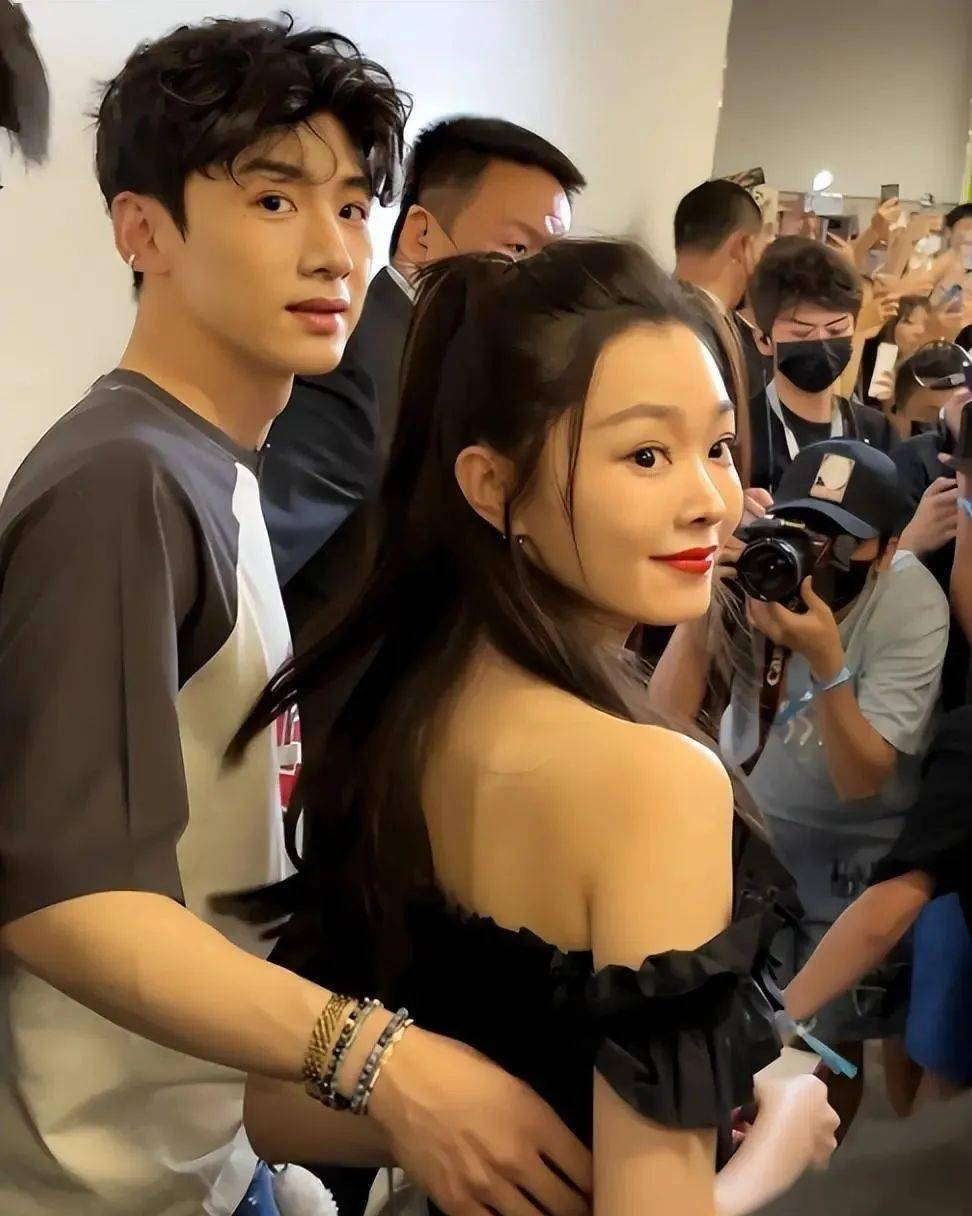 白敬亭宋轶再被爆感情甜蜜,为何迟迟不官宣?_恋情_明星_鹿晗