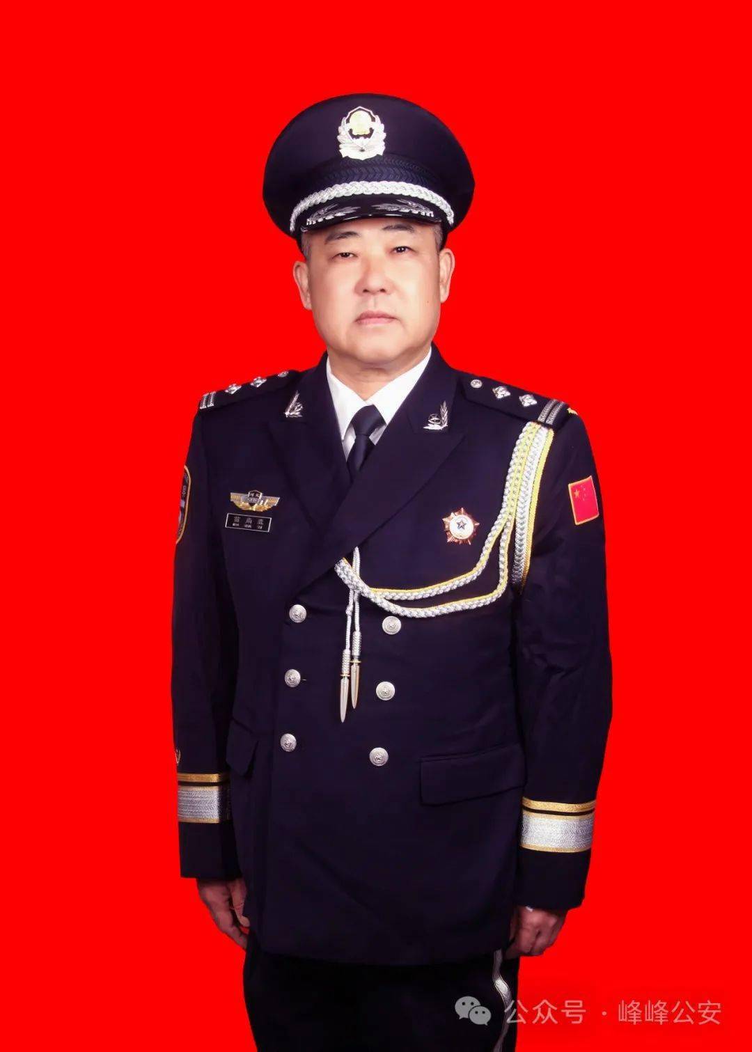 峰峰矿区公安分局为2022年度退休民警拍摄警礼服照片