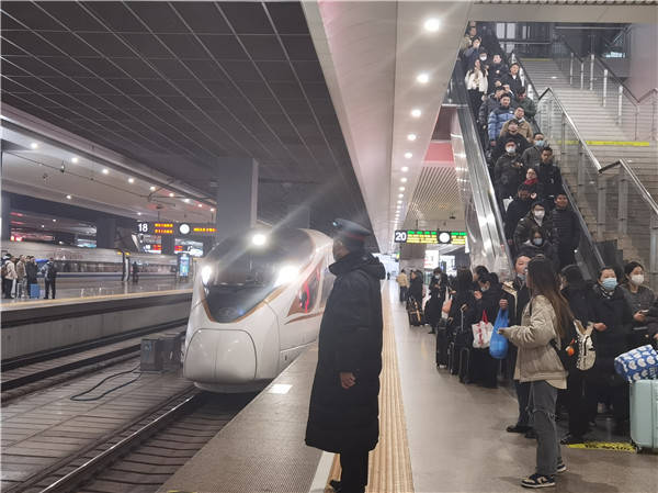 鐵路上海站明起實施新列車運行圖 首開至聊城,武平動車組列車_虹橋