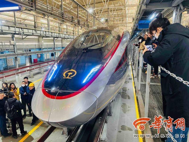 “复兴号”新成员亮相!华丽外表硬核内在_动车组_旅客_智能