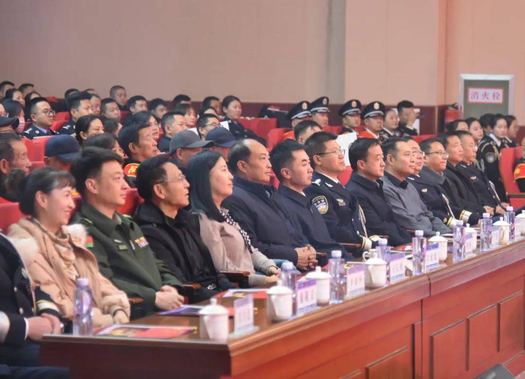 欢歌颂盛世笑语迎节日擎旗铸忠诚热血守平安1月9日大通县公安局举办