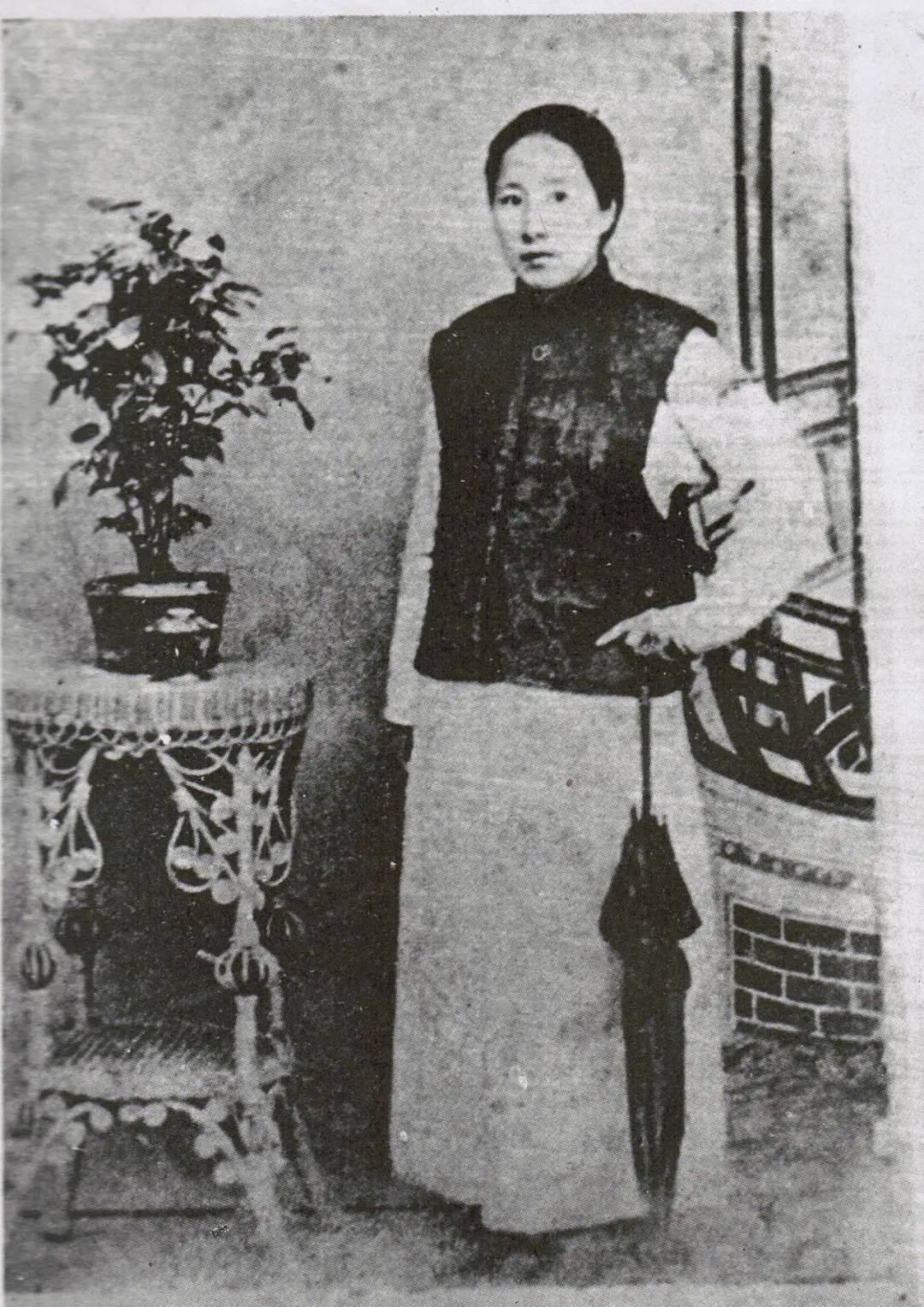 在秋瑾身上理解一个世纪