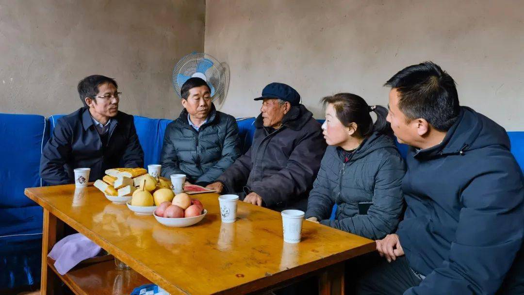 張青山,賈茂林說,李振華在危難之中捨己救人,獻出