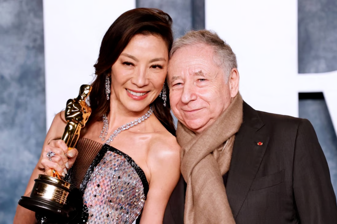 61岁杨紫琼新婚蜜月传喜讯!