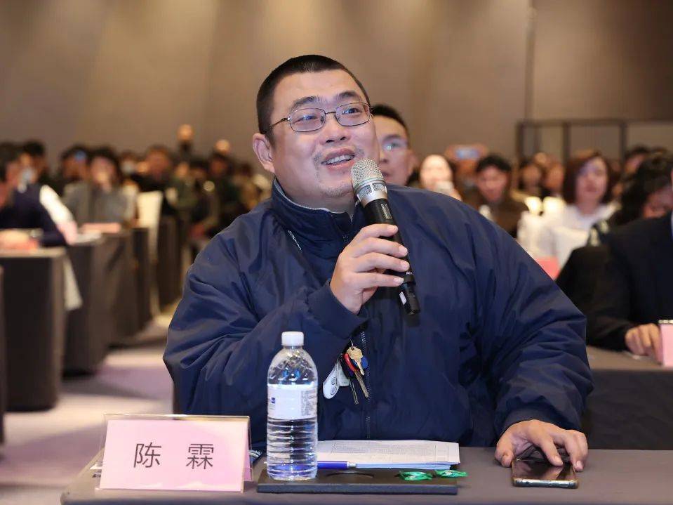 曹路镇副镇长唐维维致辞,表示曹路镇将持续深化"两湾驱动,产城融合