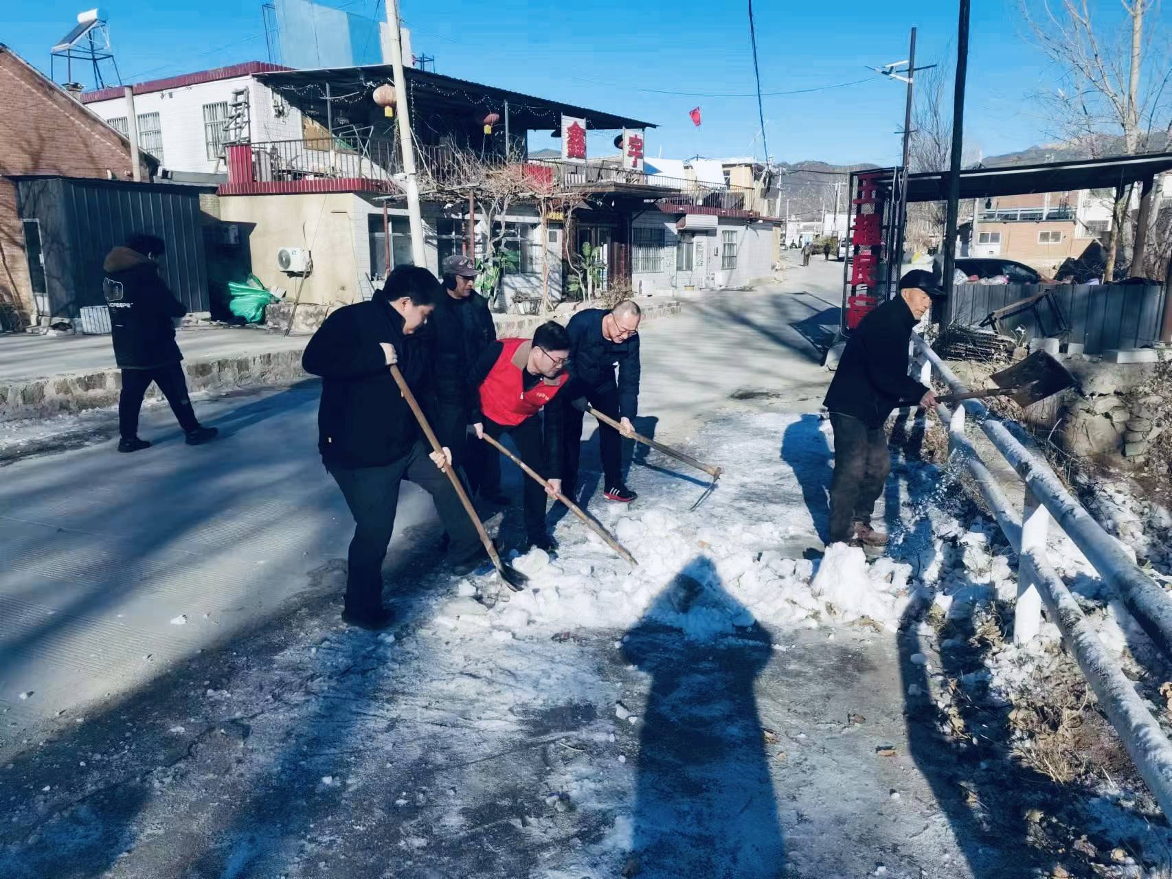 "见行见效 津彩绽放"活动参赛作品:以雪为令,志愿正红-许家台镇开展"