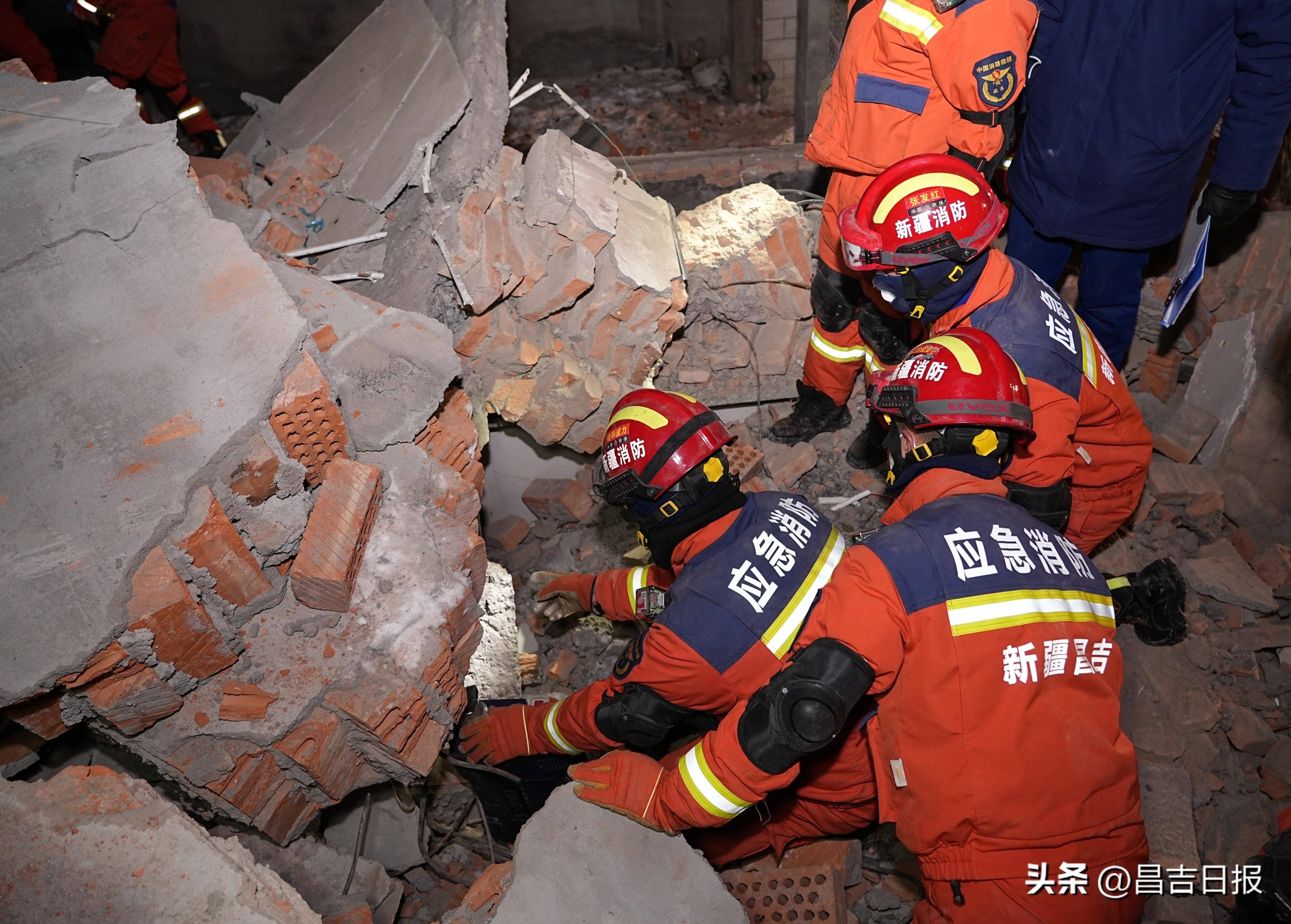 地震救援官兵图片