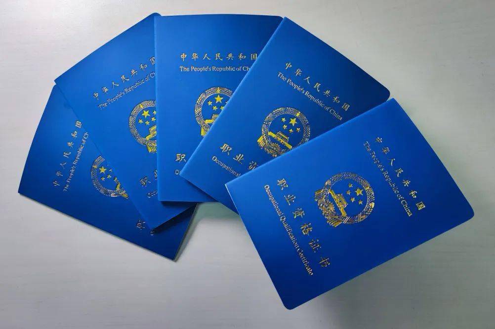 轨道列车司机职业资格证书地铁乘务员首先可以确定的是,驾驶地铁也是