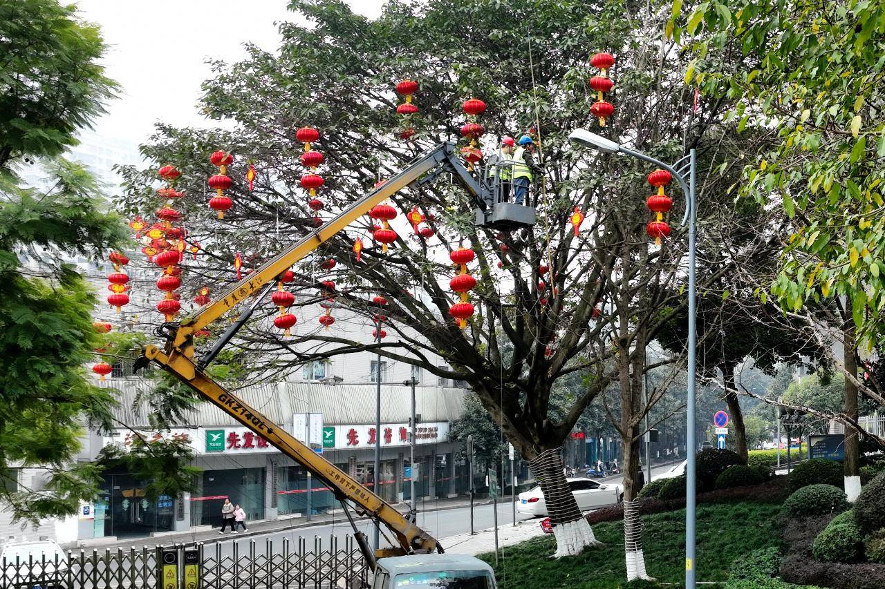 红灯笼高挂迎新春_忠县_灯饰_广场