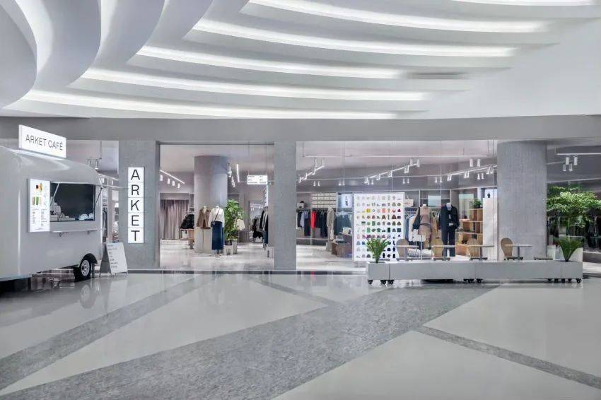 近日,北欧生活方式品牌arket杭州首家线下门店于杭州万象城购物中心
