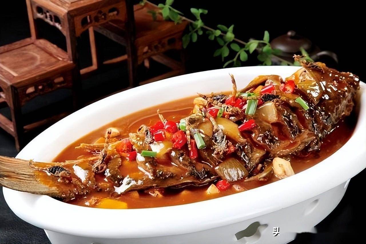 这些调料能够增添红烧鳜鱼的香味,使其更加美味.