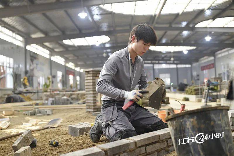 江苏24小时·滚动推送 |连云港:赶制龙灯迎龙年_摄影_上线_活动