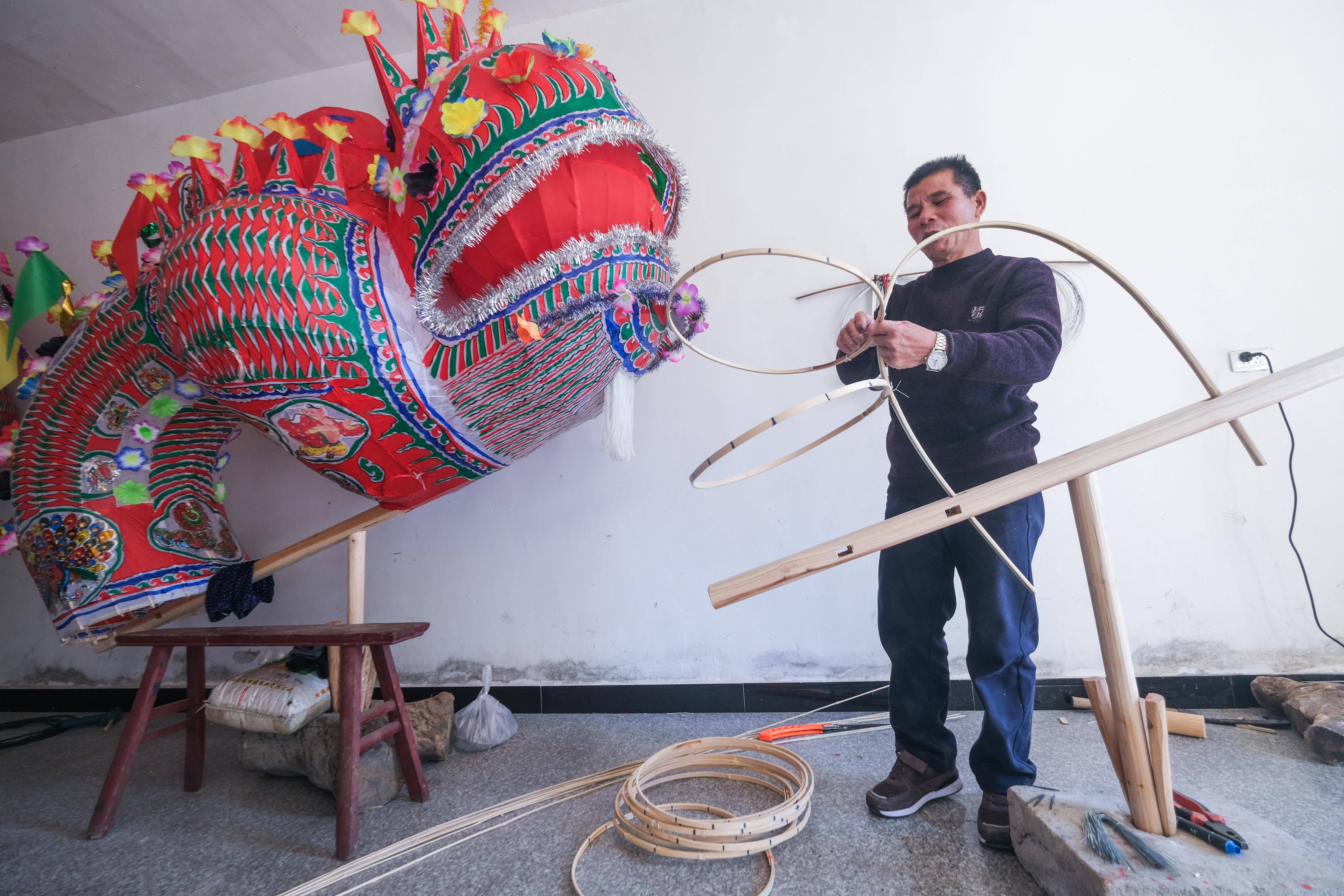 浙江青田:传统龙灯迎新年_彩灯_新华社_徐昱